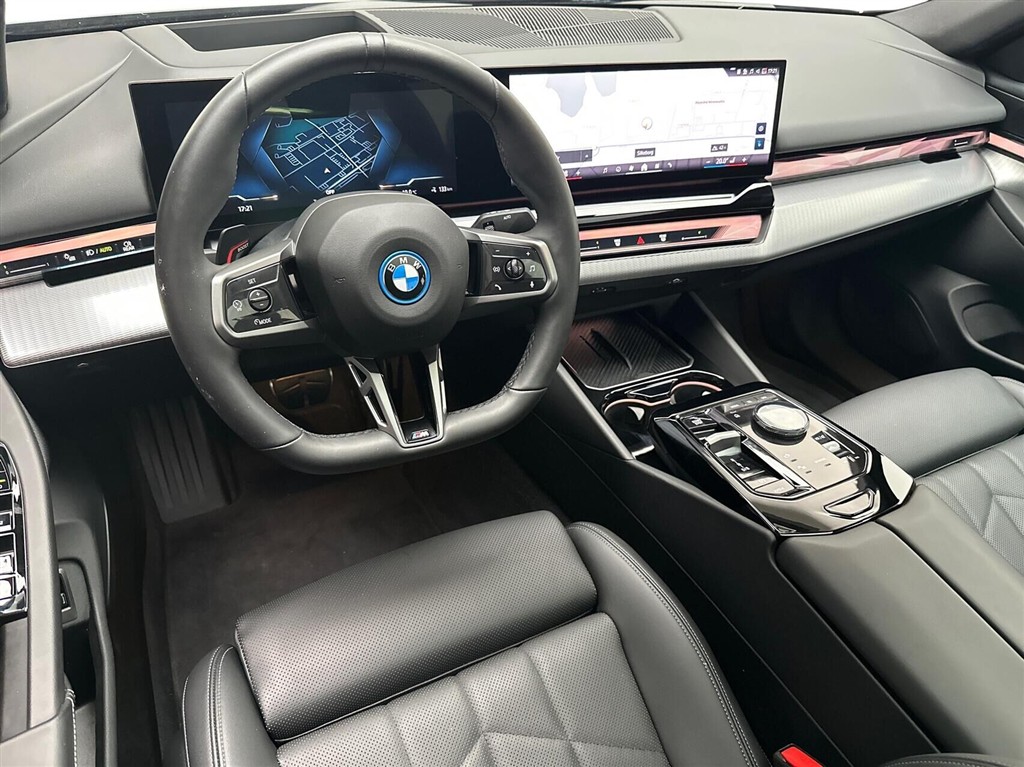BMW i5 Fully Charged billede 4