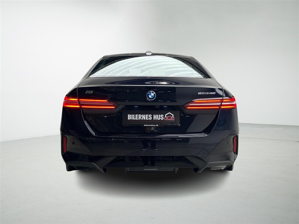 BMW i5 Fully Charged billede 8