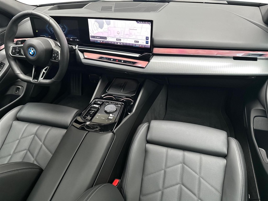 BMW i5 Fully Charged billede 11