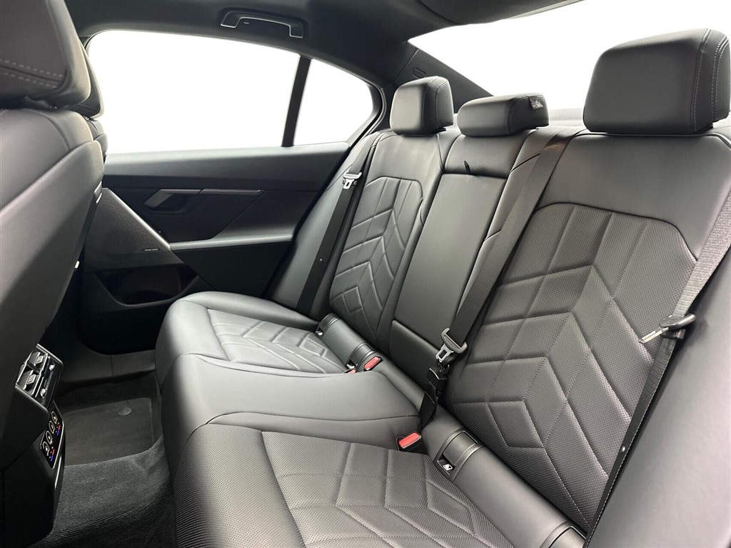BMW i5 Fully Charged billede 13