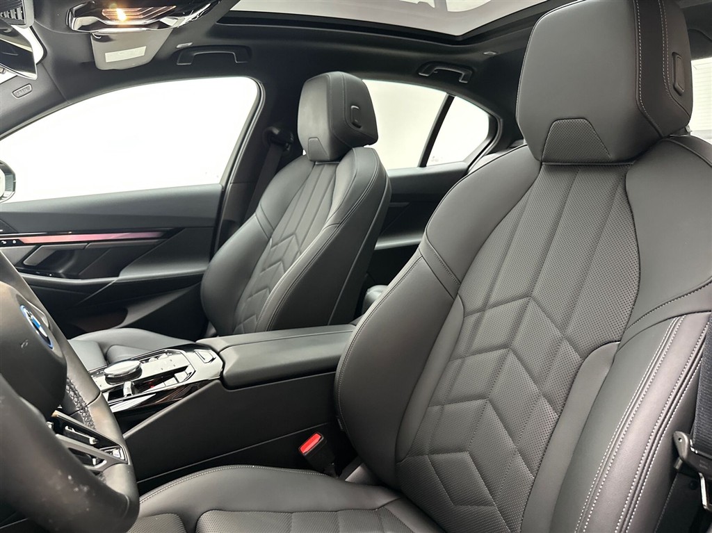 BMW i5 Fully Charged billede 23
