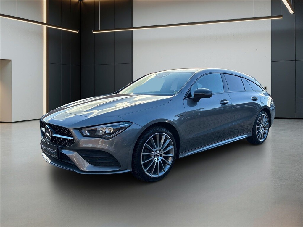 Mercedes-Benz CLA250 e AMG Line