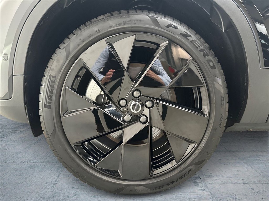 Volvo EX40 Black Edition billede 10