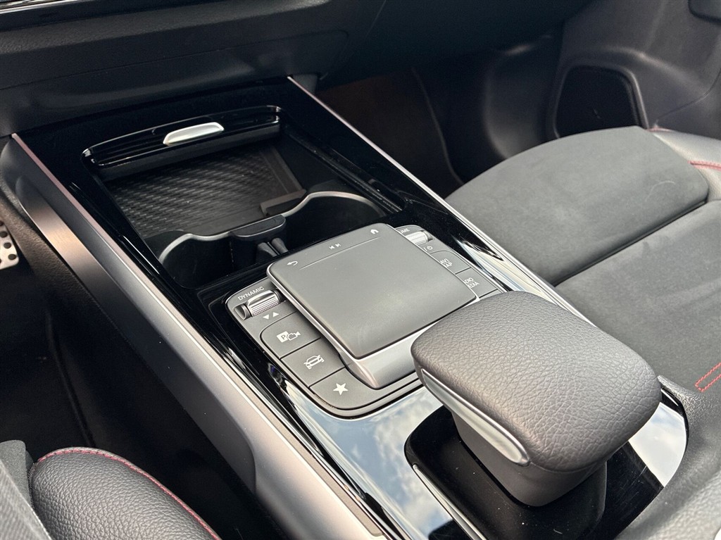 Mercedes-Benz EQB 300 AMG Line billede 15