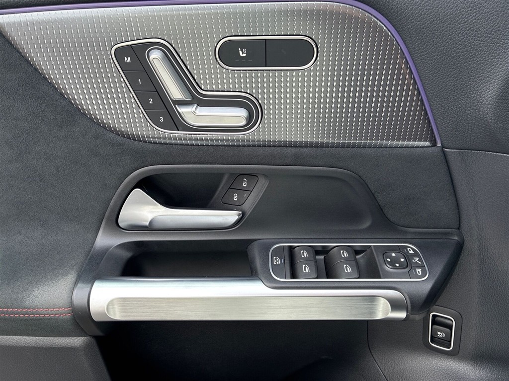 Mercedes-Benz EQB 300 AMG Line billede 16