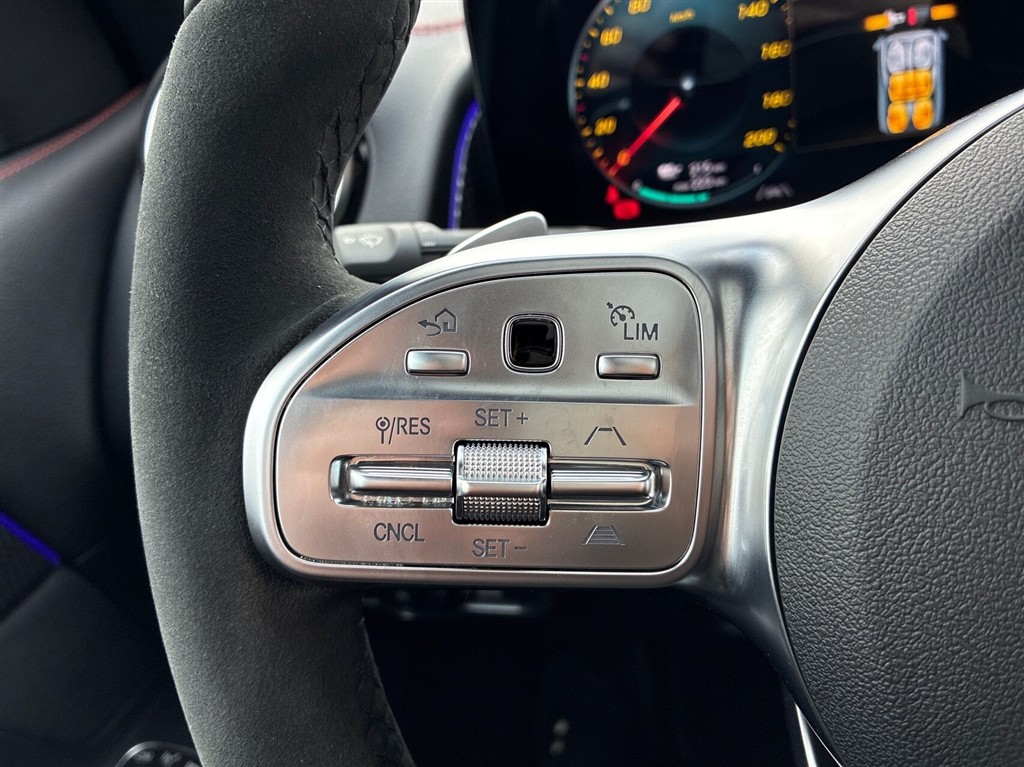 Mercedes-Benz EQB 300 AMG Line billede 17