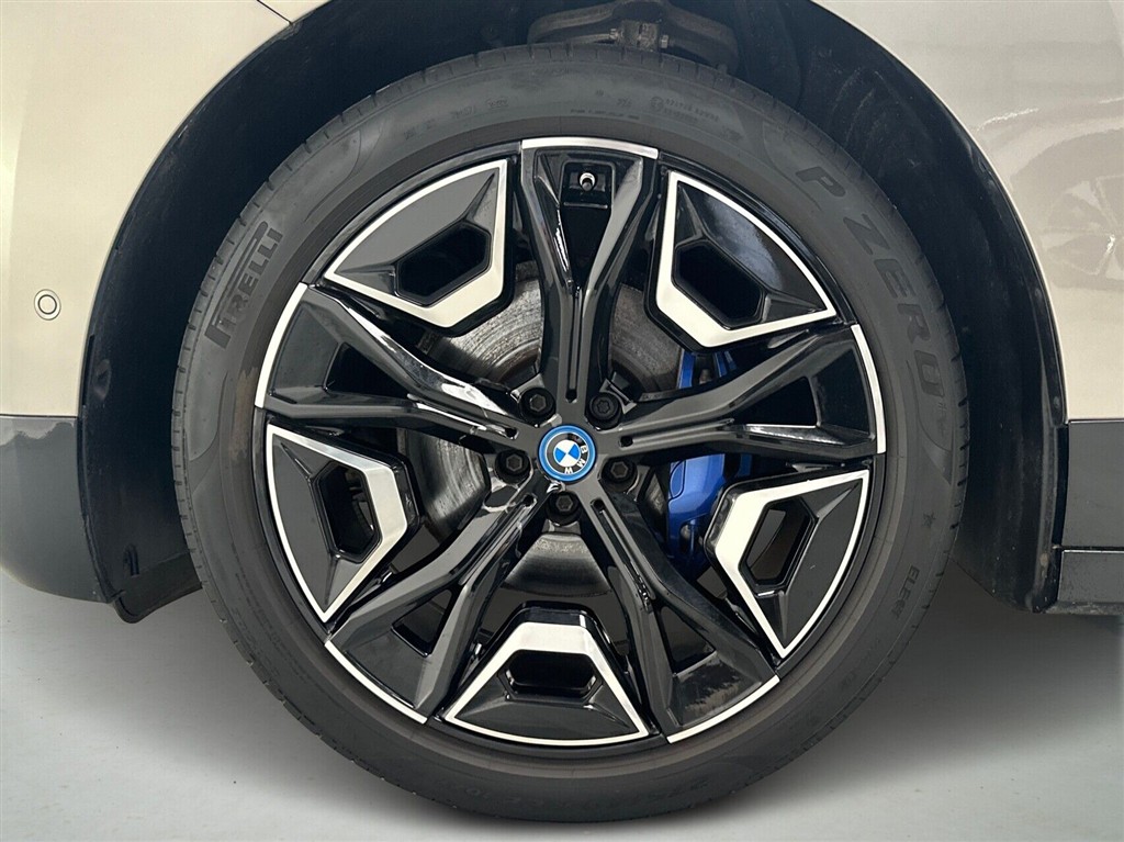 BMW iX Fully Charged billede 9