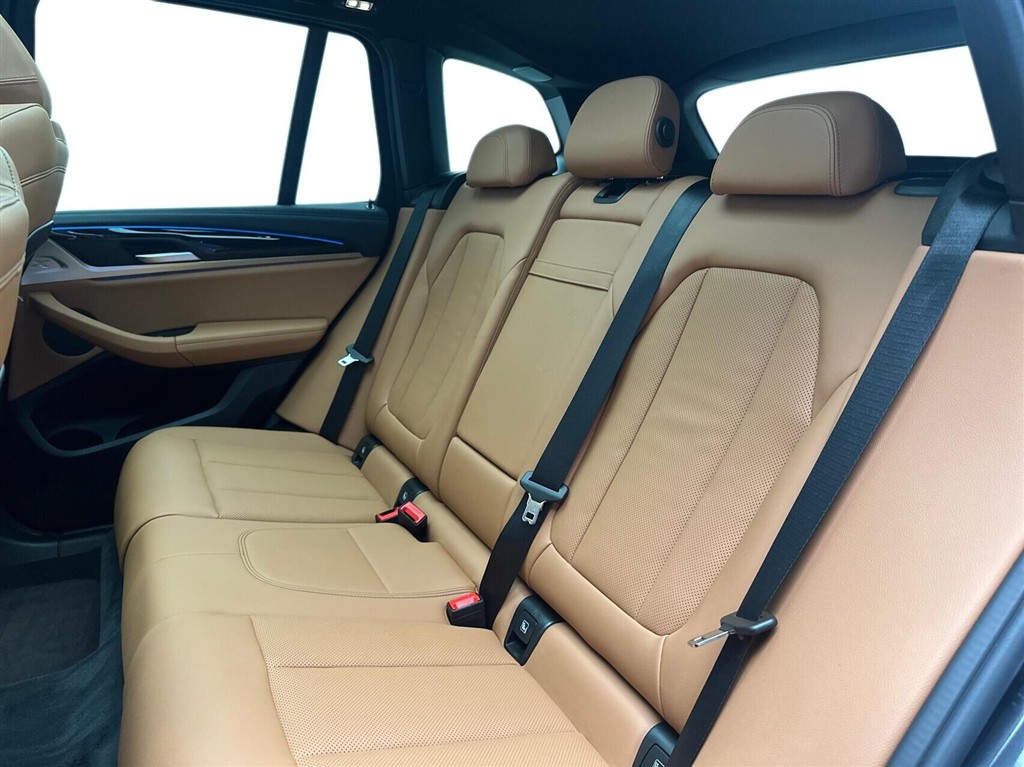 BMW iX3 Charged billede 13