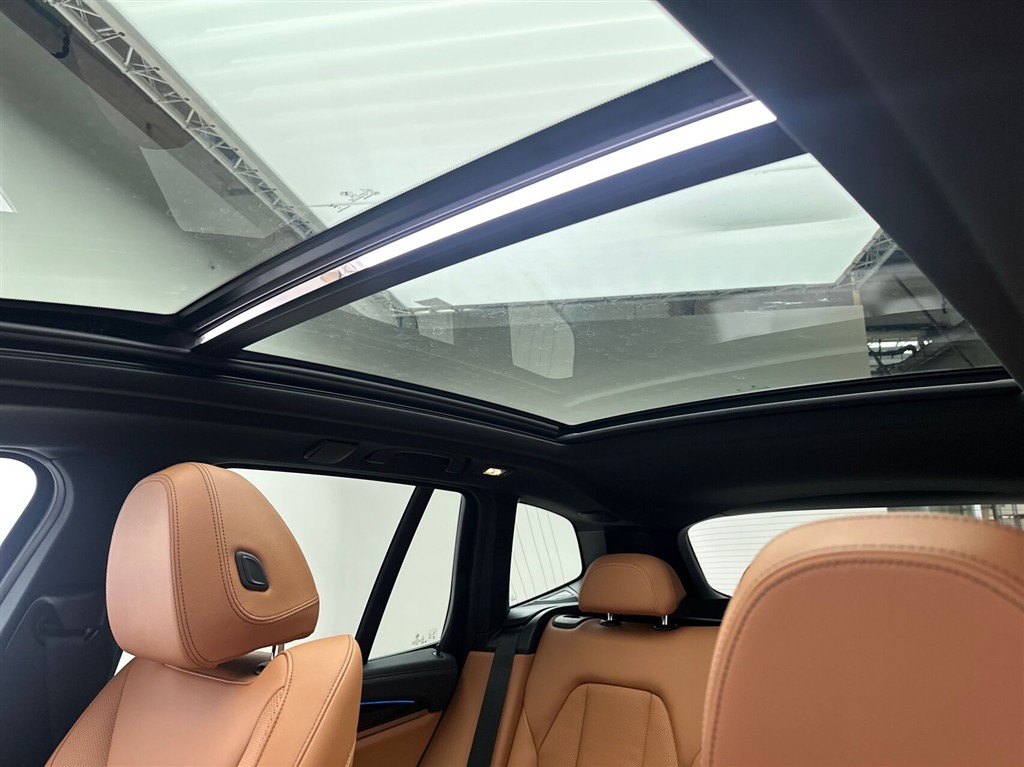 BMW iX3 Charged billede 22