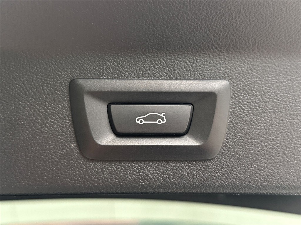 BMW iX3 Charged billede 24