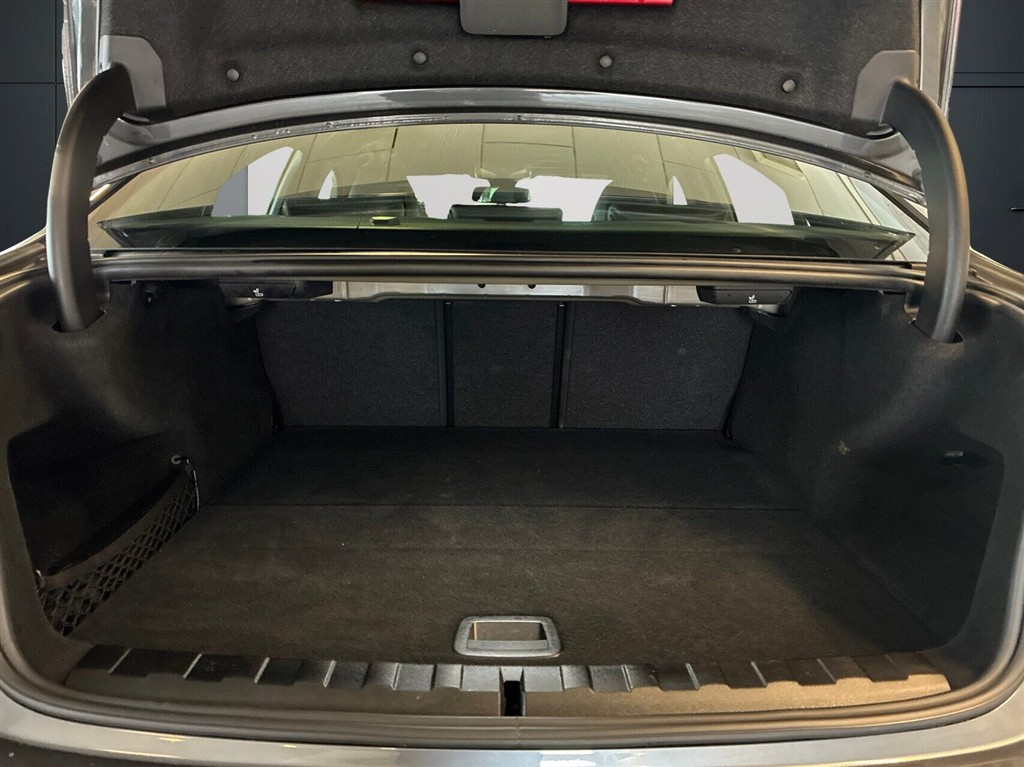 BMW 330e M-Sport billede 13