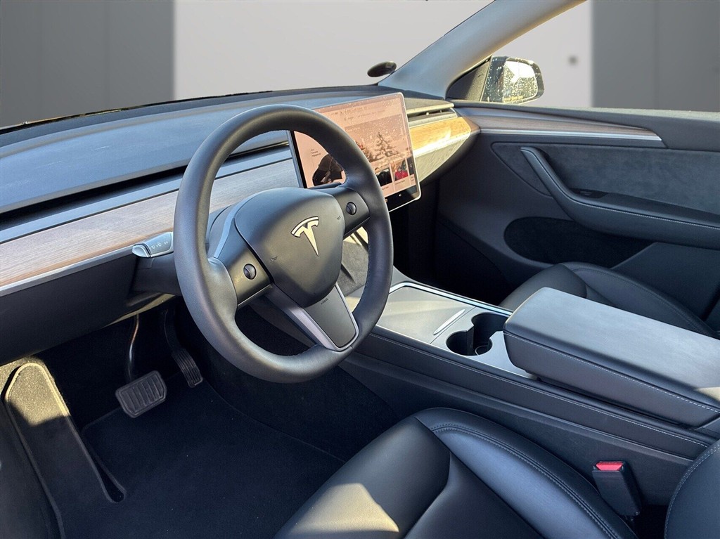 Tesla Model Y Long Range billede 10