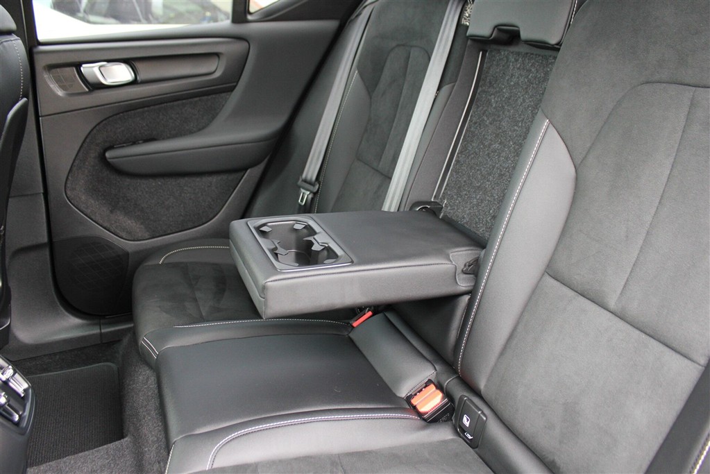 Volvo EX40 Black Edition billede 21