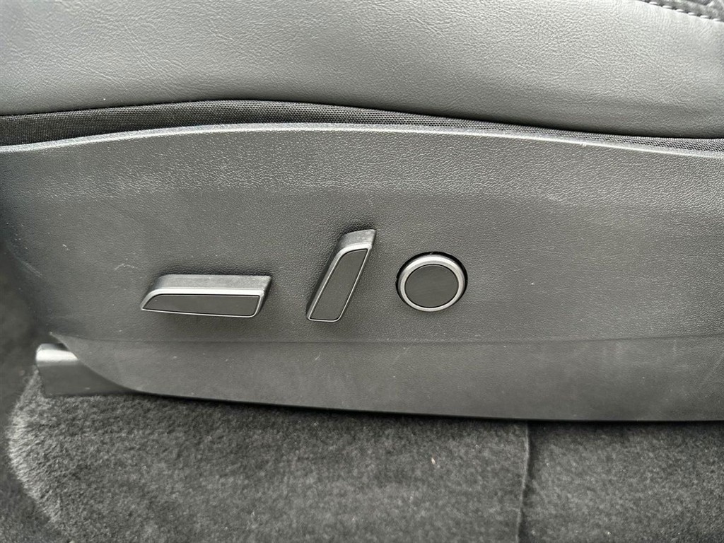 Tesla Model Y Long Range billede 16