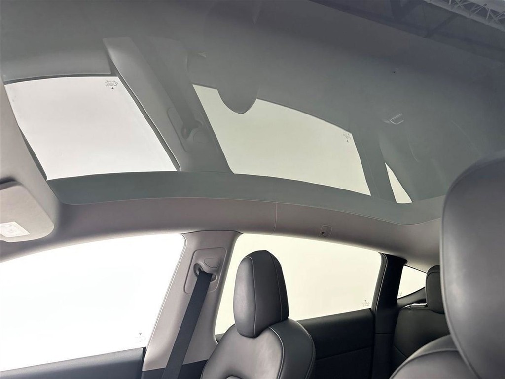 Tesla Model Y Long Range billede 17
