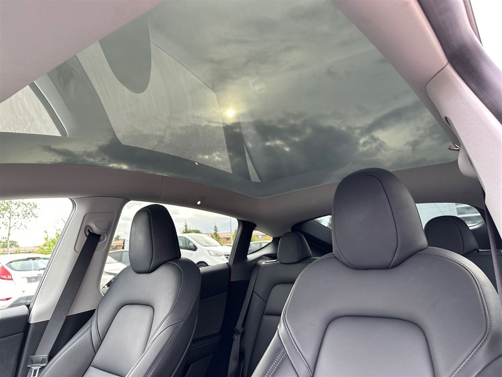 Tesla Model Y Long Range billede 19