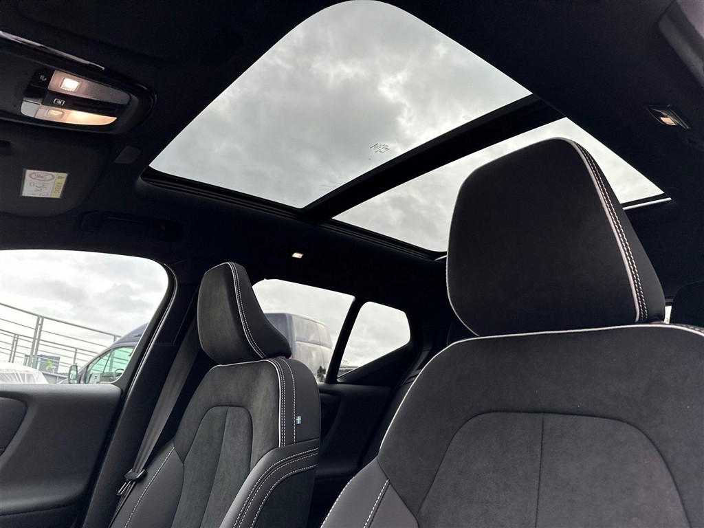 Volvo EX40 Black Edition billede 21