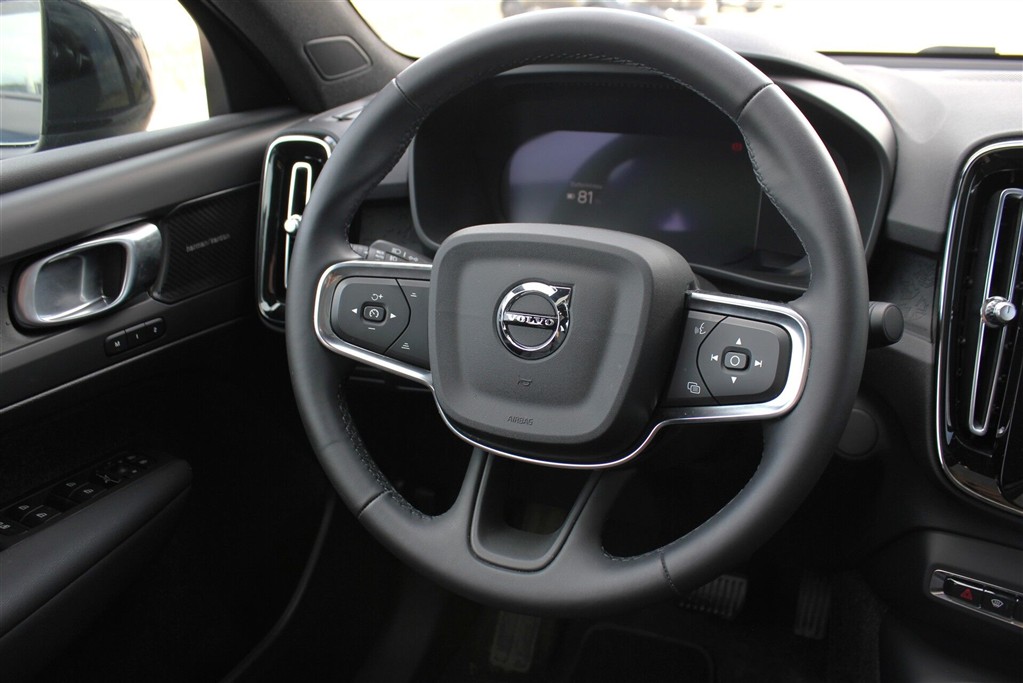 Volvo EC40 Black Edition billede 17