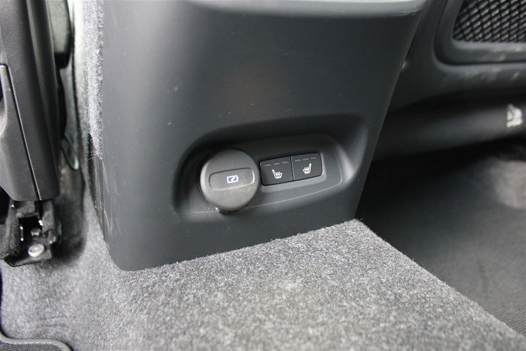 Volvo EC40 Black Edition billede 18