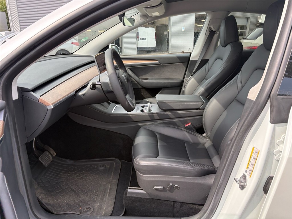 Tesla Model Y Long Range billede 8