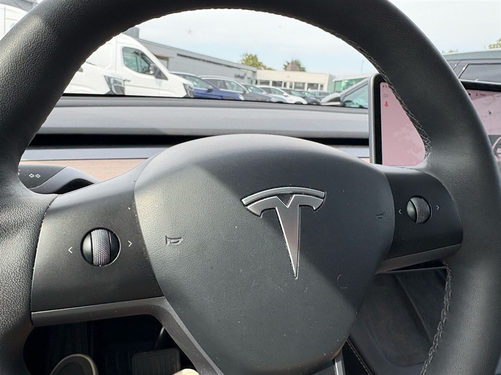 Tesla Model Y Long Range billede 10