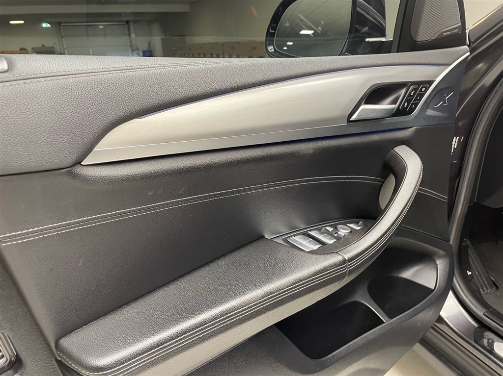 BMW iX3 Charged Plus billede 20