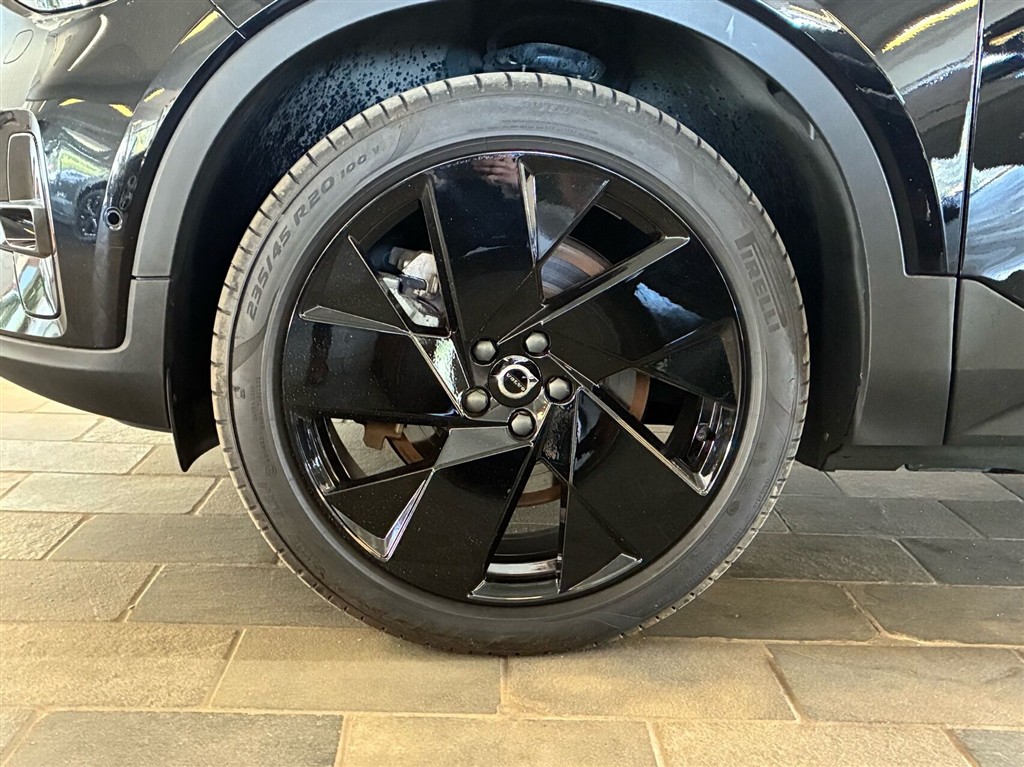 Volvo EX40 Black Edition billede 4