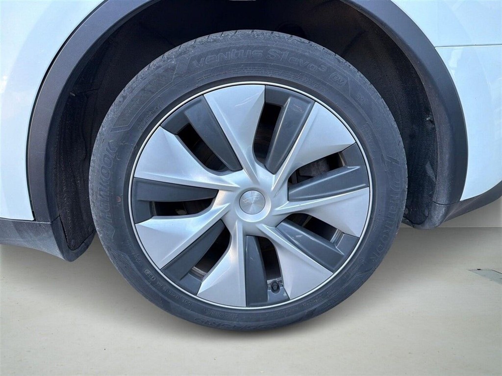 Tesla Model Y Long Range billede 16