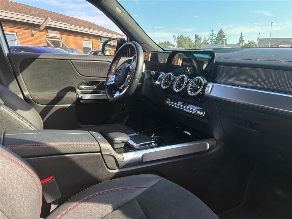 Mercedes-Benz EQB 300 AMG Line billede 3