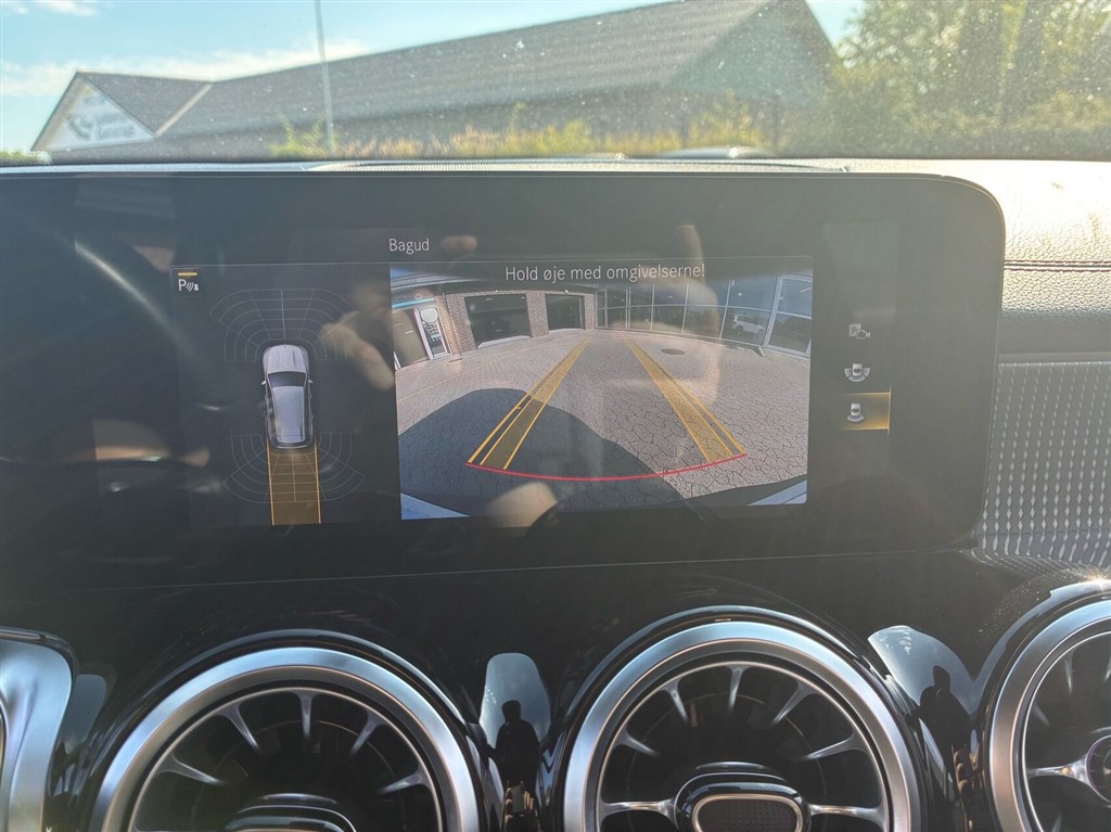 Mercedes-Benz EQB 300 AMG Line billede 7