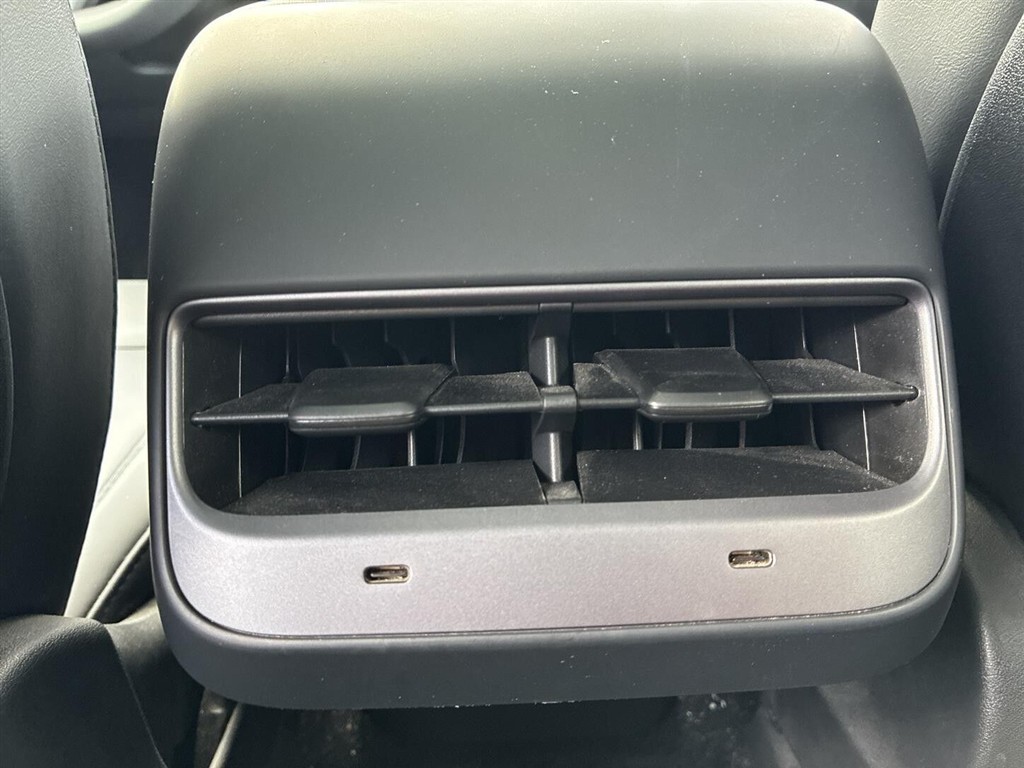 Tesla Model Y Long Range billede 17