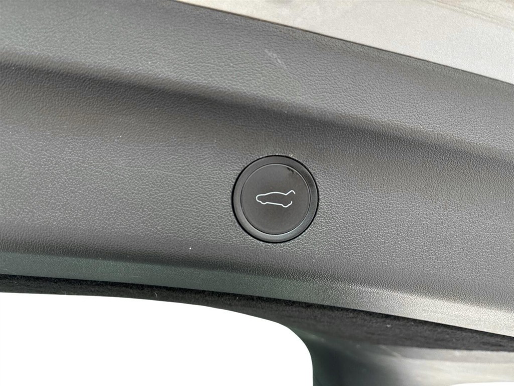 Tesla Model Y Long Range billede 19