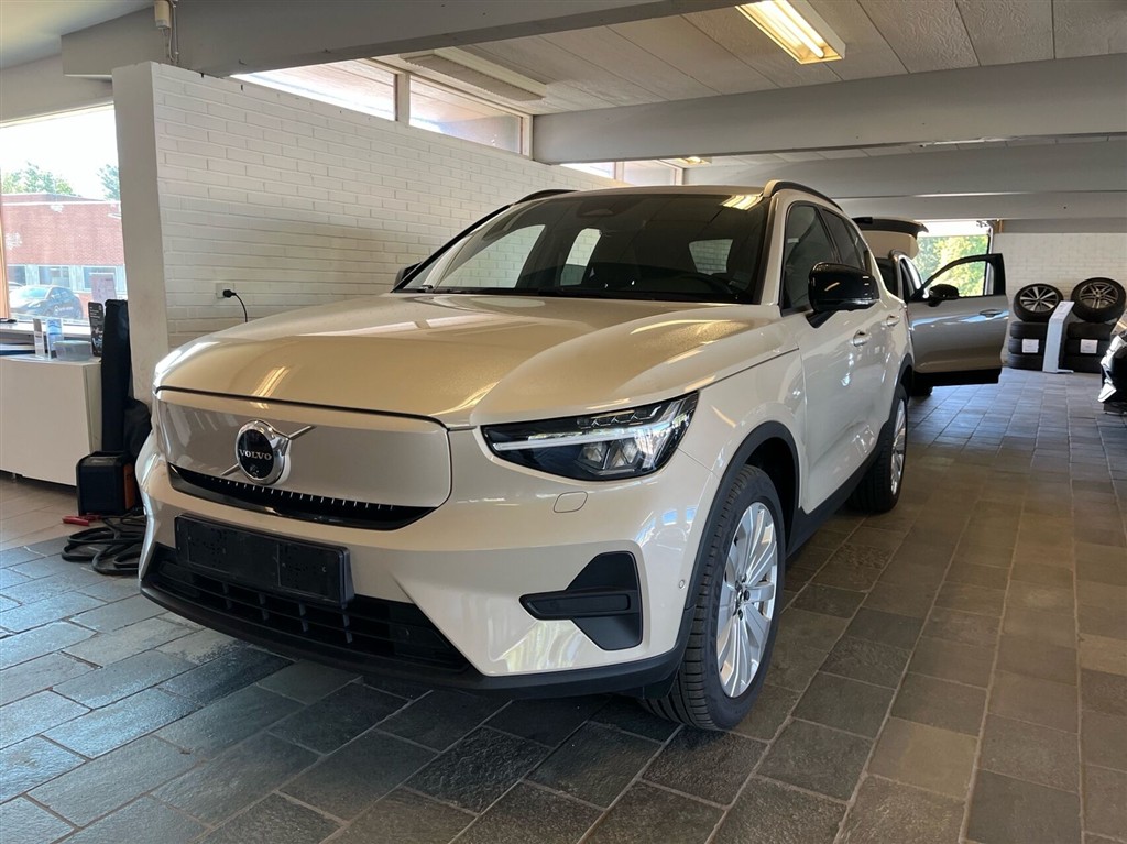 Volvo EX40 Core