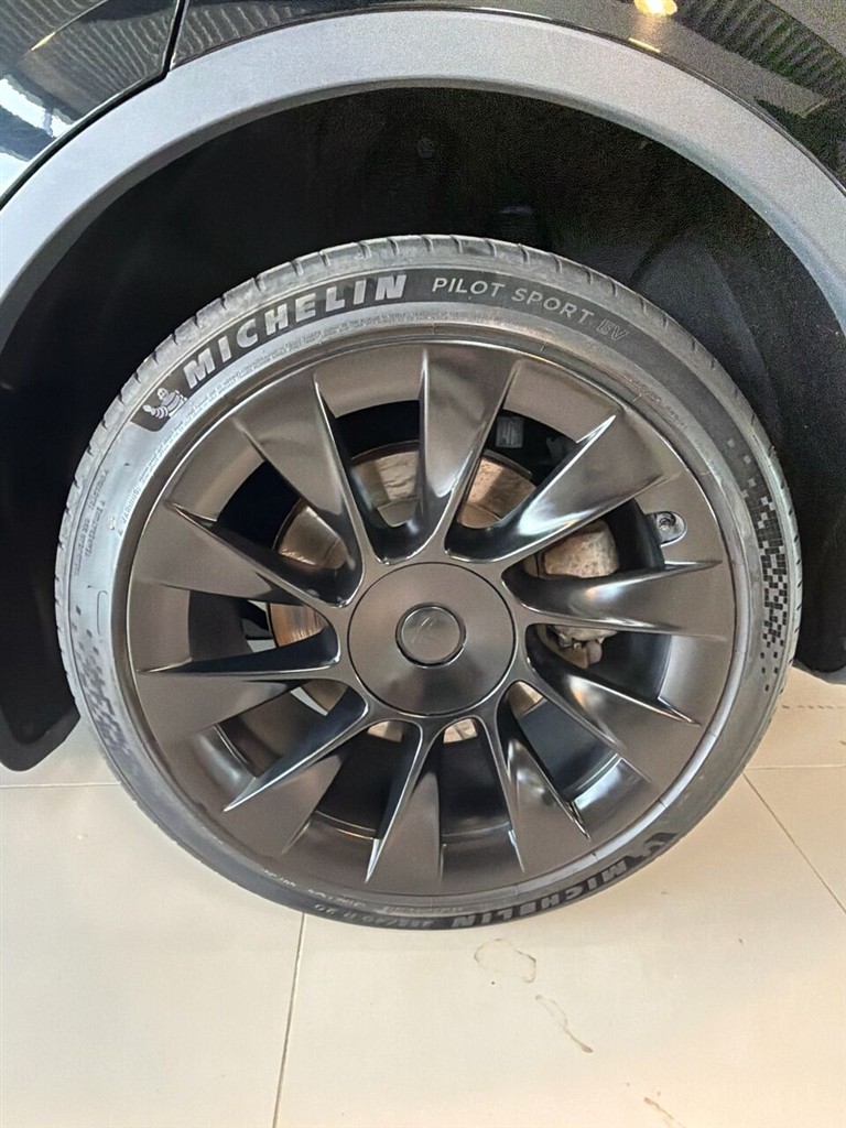 Tesla Model Y Long Range billede 13