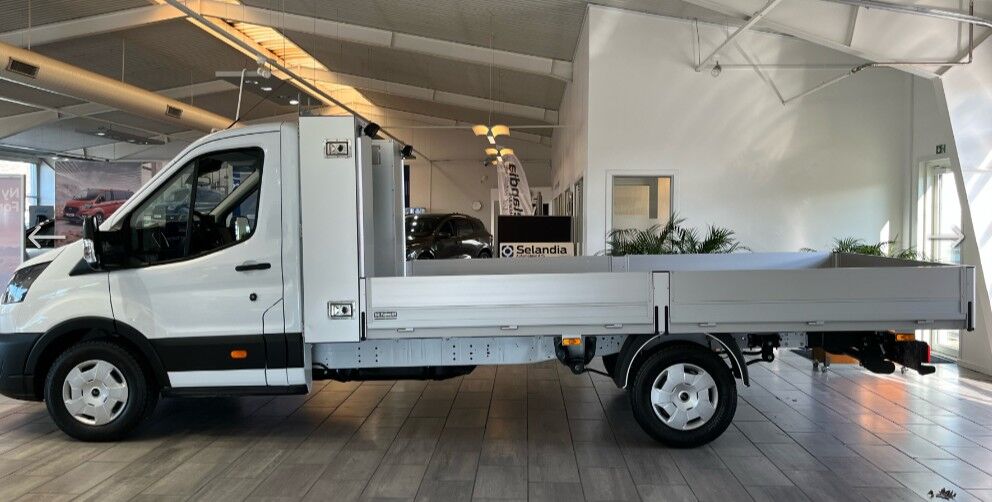 Ford Transit Trend generic.image 2