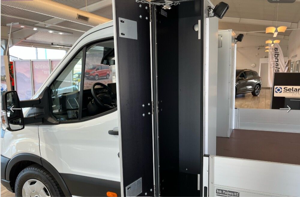 Ford Transit Trend generic.image 6