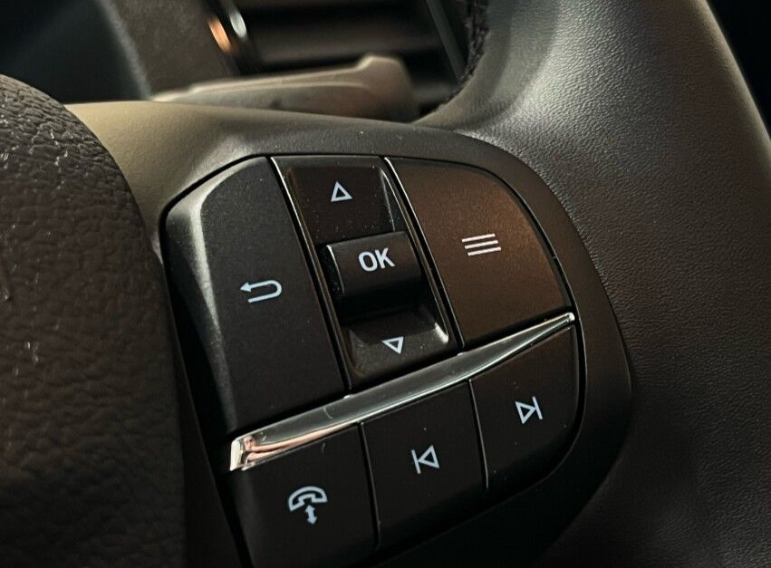 Ford Transit Trend generic.image 13