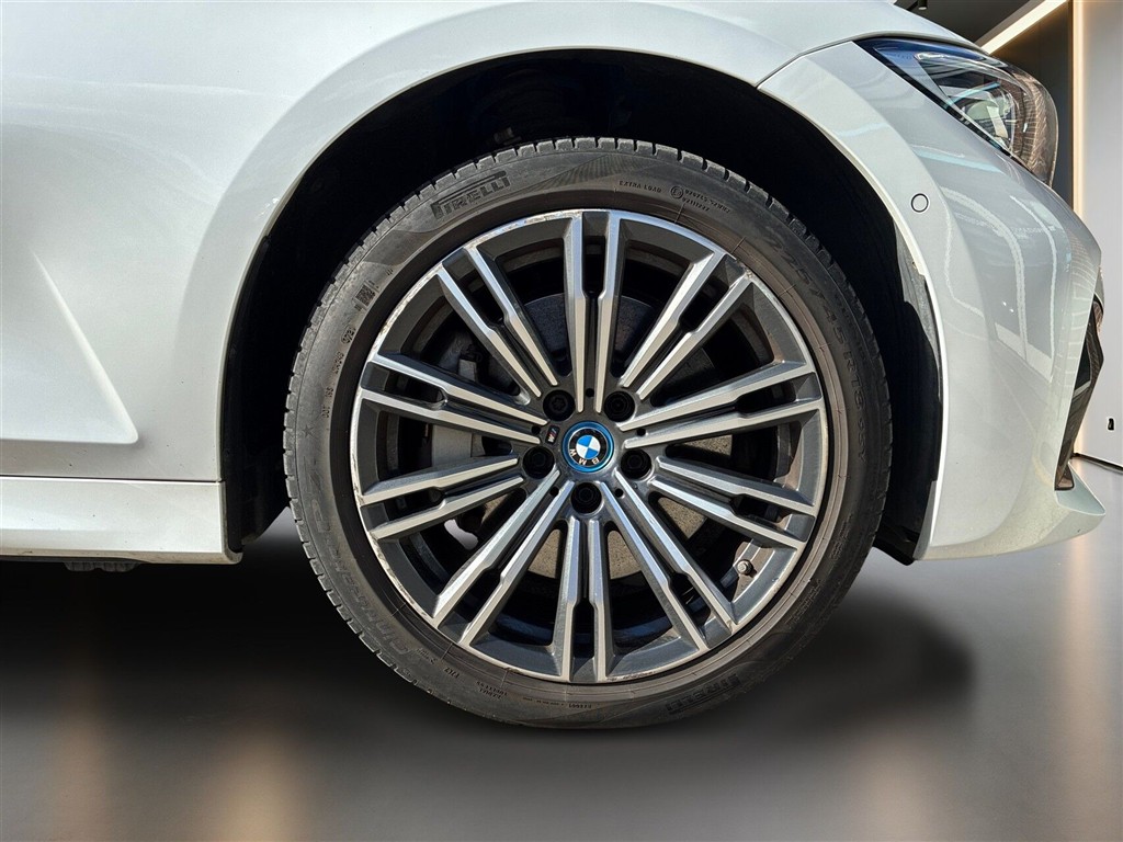 BMW 330e M-Sport billede 6