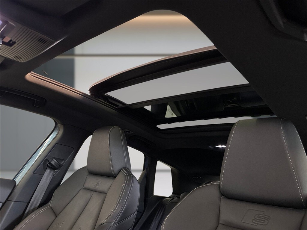 Audi Q4 S Line billede 8