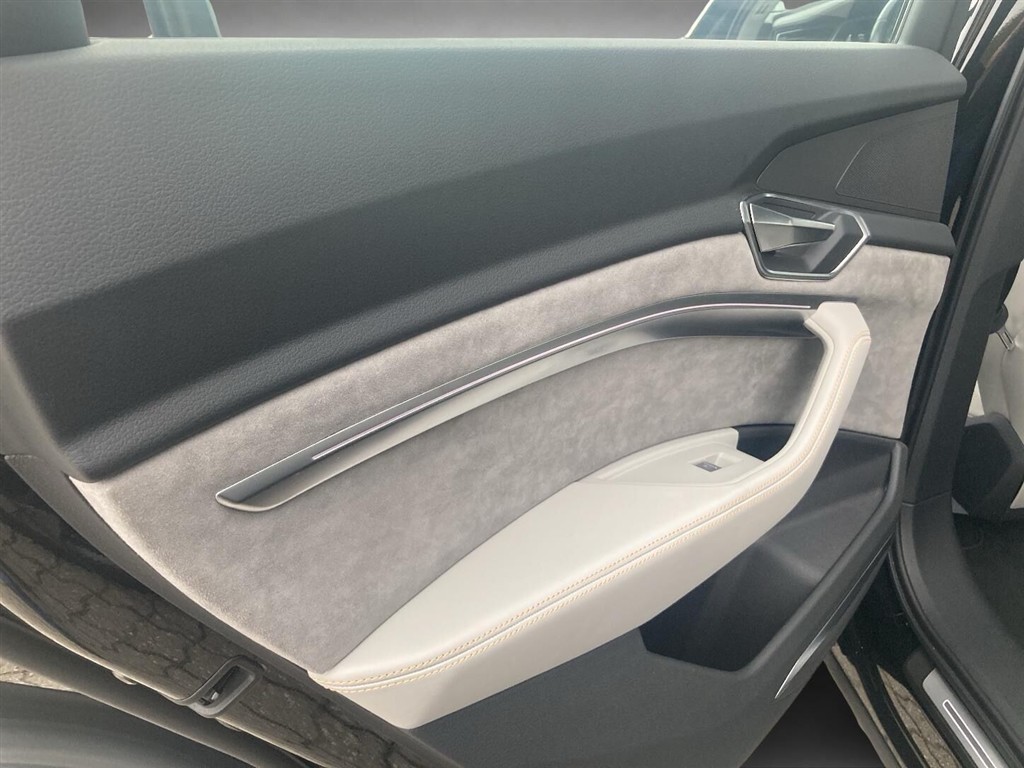 Audi E-tron Advanced Prestige generic.image 17