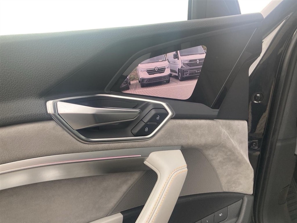 Audi E-tron Advanced Prestige generic.image 18
