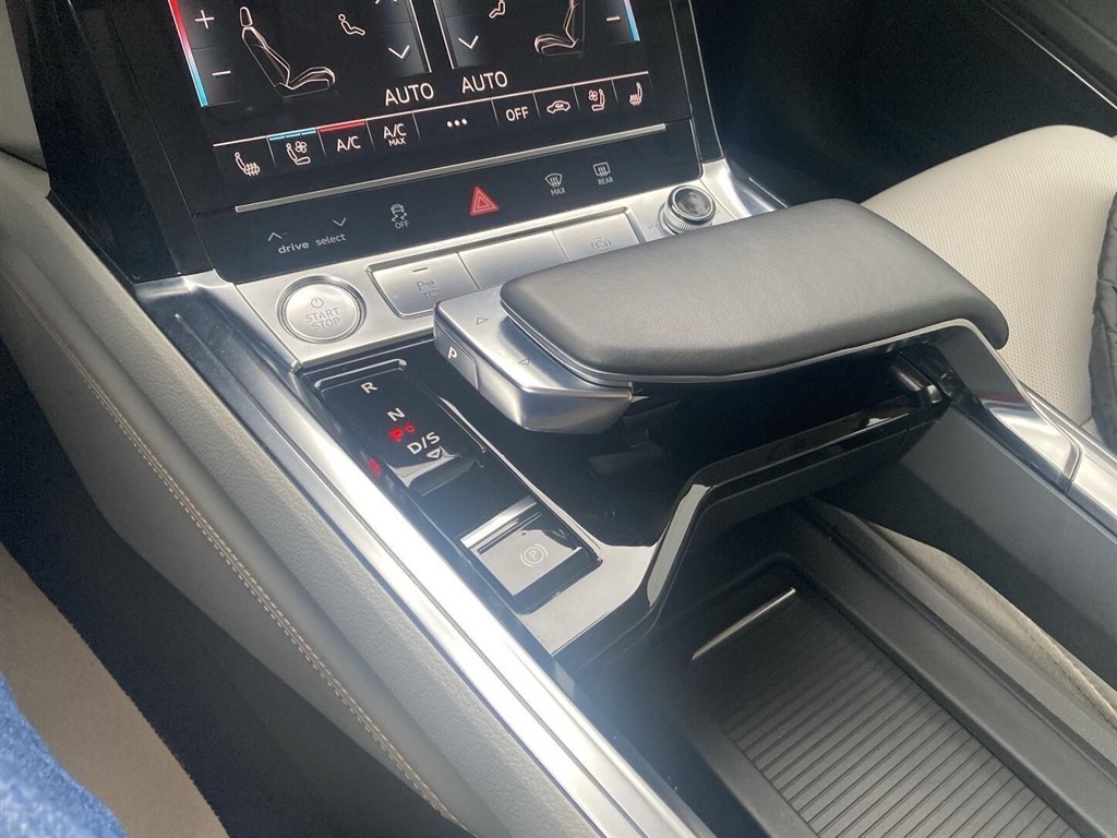 Audi E-tron Advanced Prestige generic.image 25