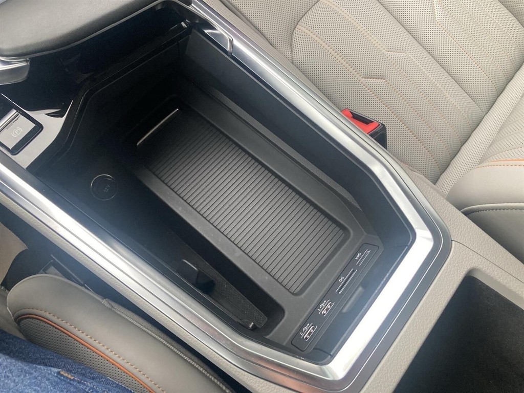 Audi E-tron Advanced Prestige generic.image 26