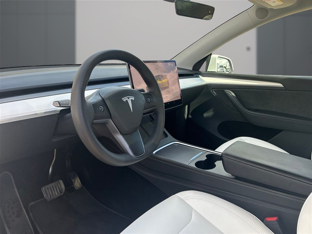 Tesla Model Y Long Range billede 10
