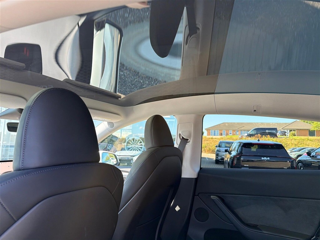 Tesla Model Y Long Range billede 24