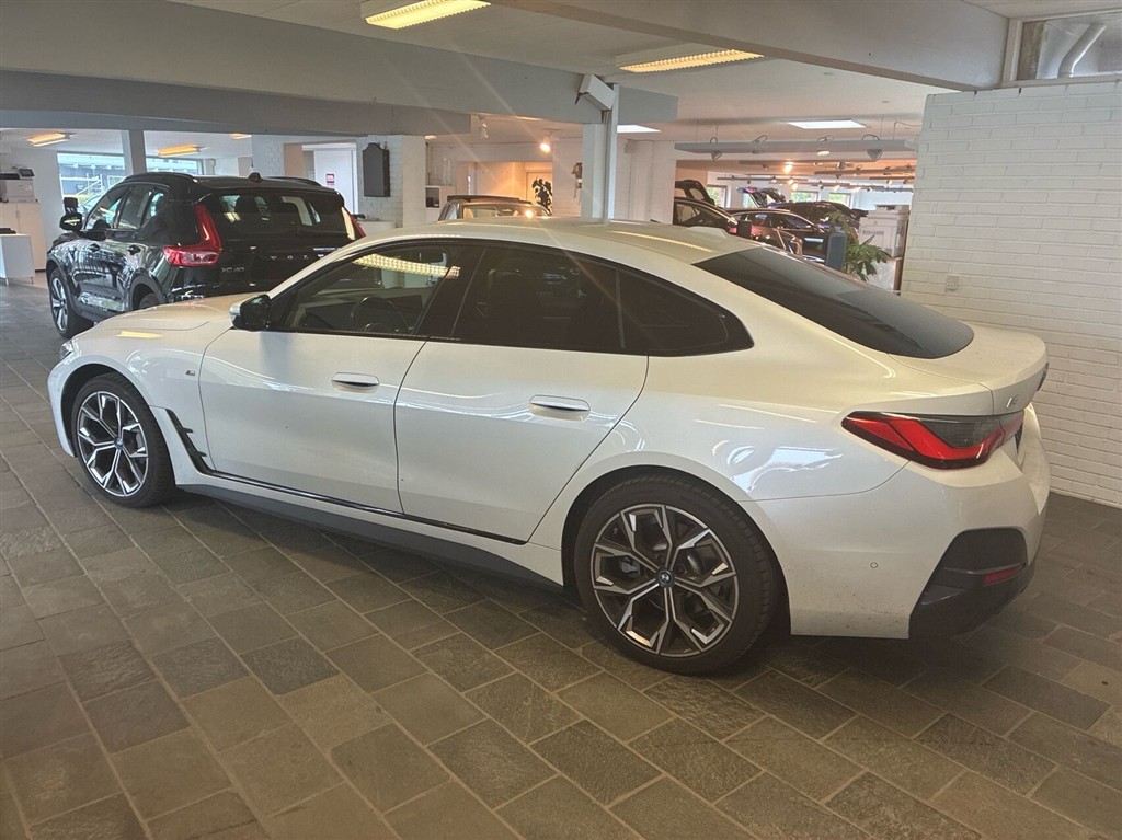 BMW i4 Charged M-Sport billede 3