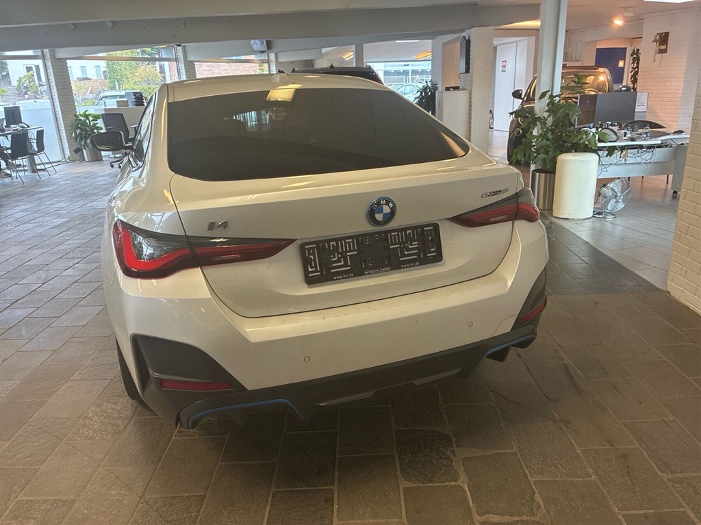 BMW i4 Charged M-Sport billede 4