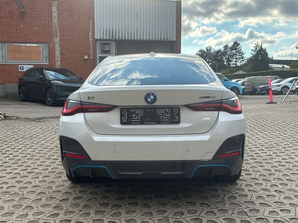 BMW i4 Charged M-Sport billede 4