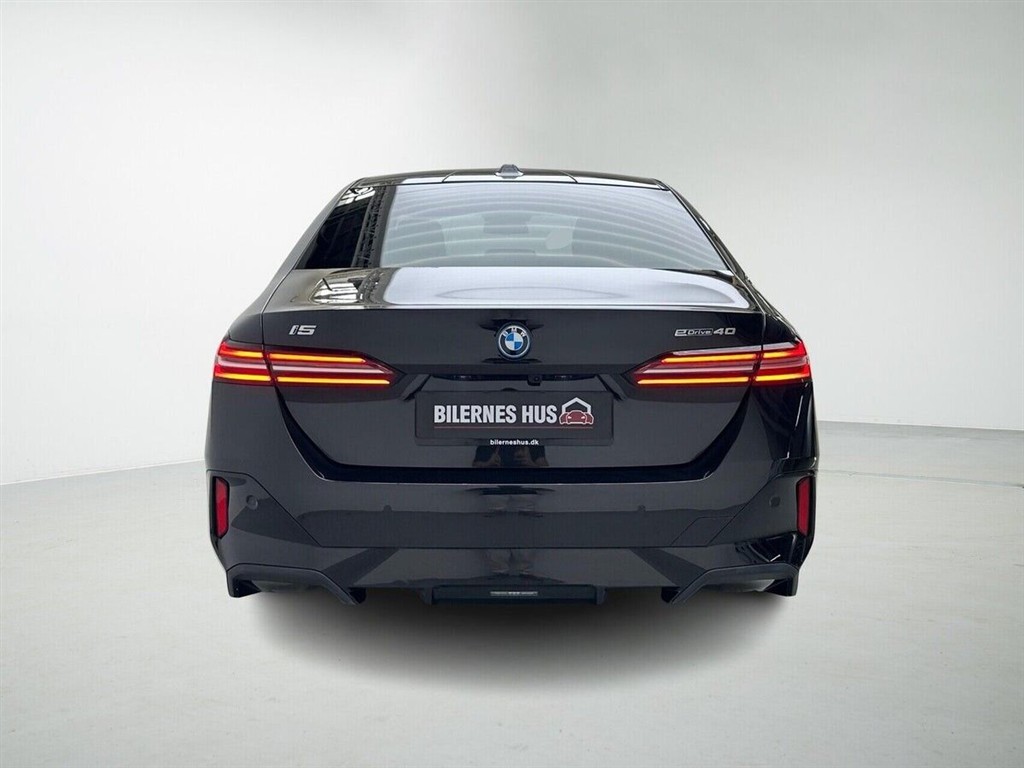 BMW i5 Fully Charged billede 7