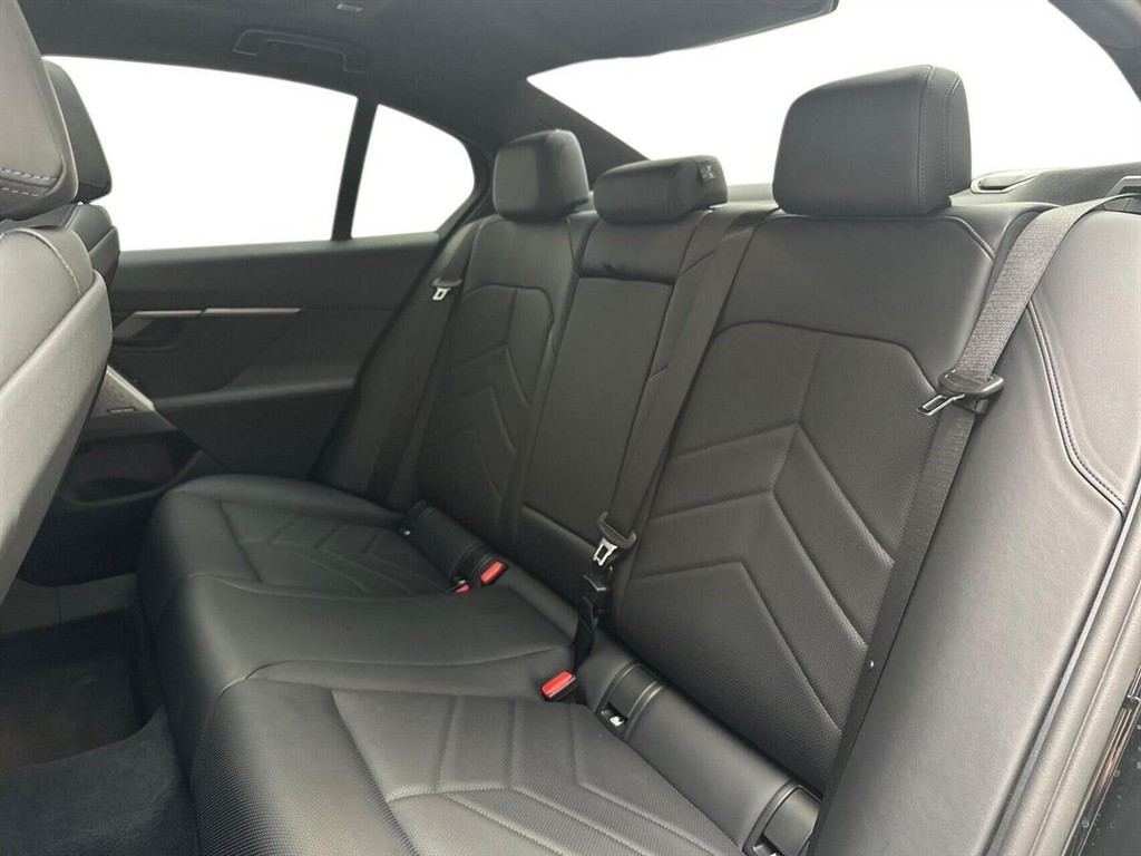 BMW i5 Fully Charged billede 12